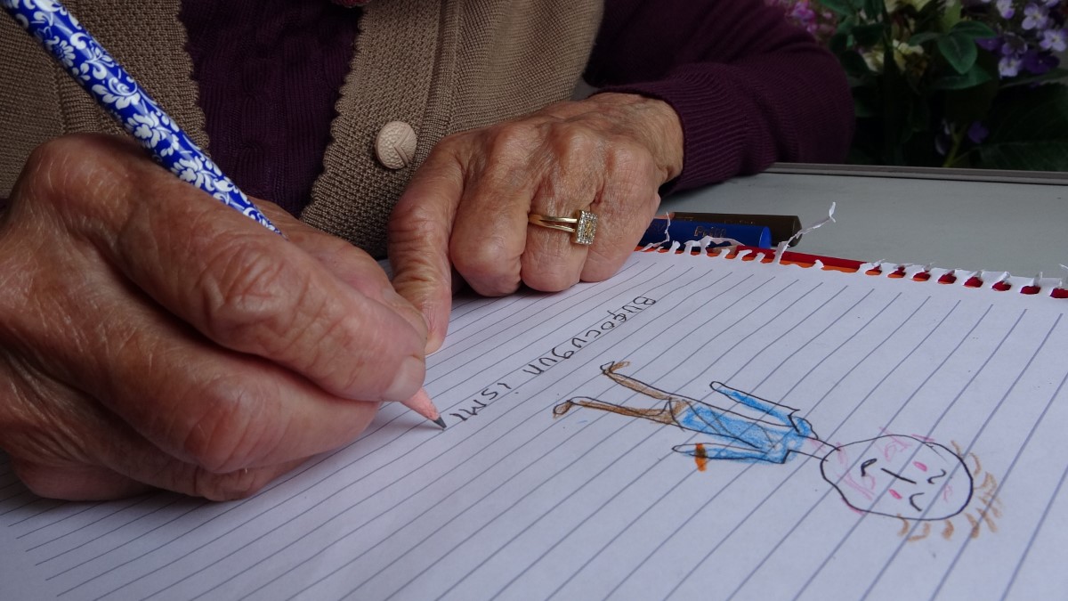 90 yaşından sonra resim yapmaya başladı, 2 yılda 200 resim çizdi