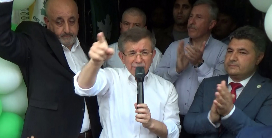 Malatya’da Ahmet Davutoğlu’na şok üstüne şok
