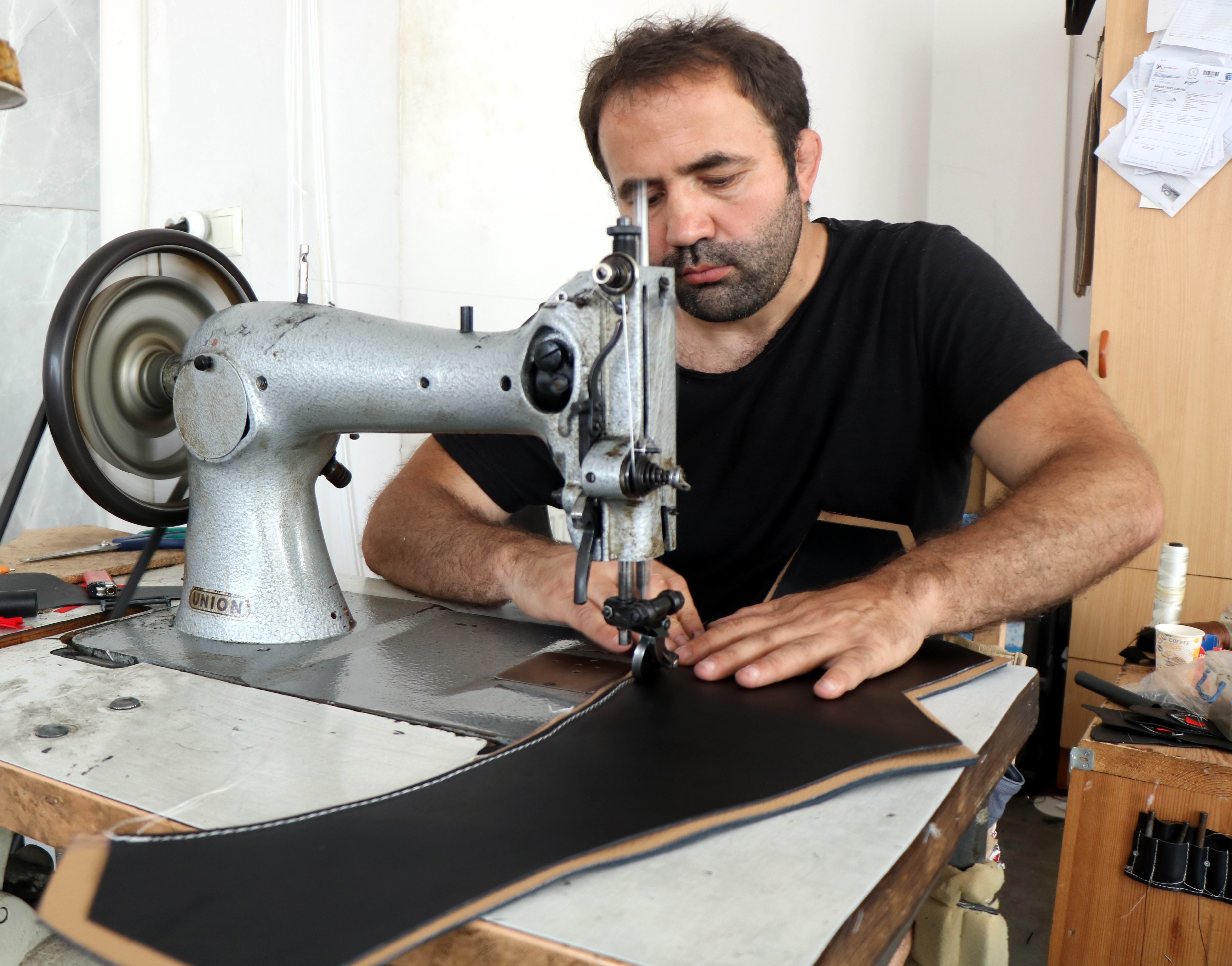 Günde 18 saat çalışarak kispetleri Kırkpınar’a yetiştirmeye çalışıyor