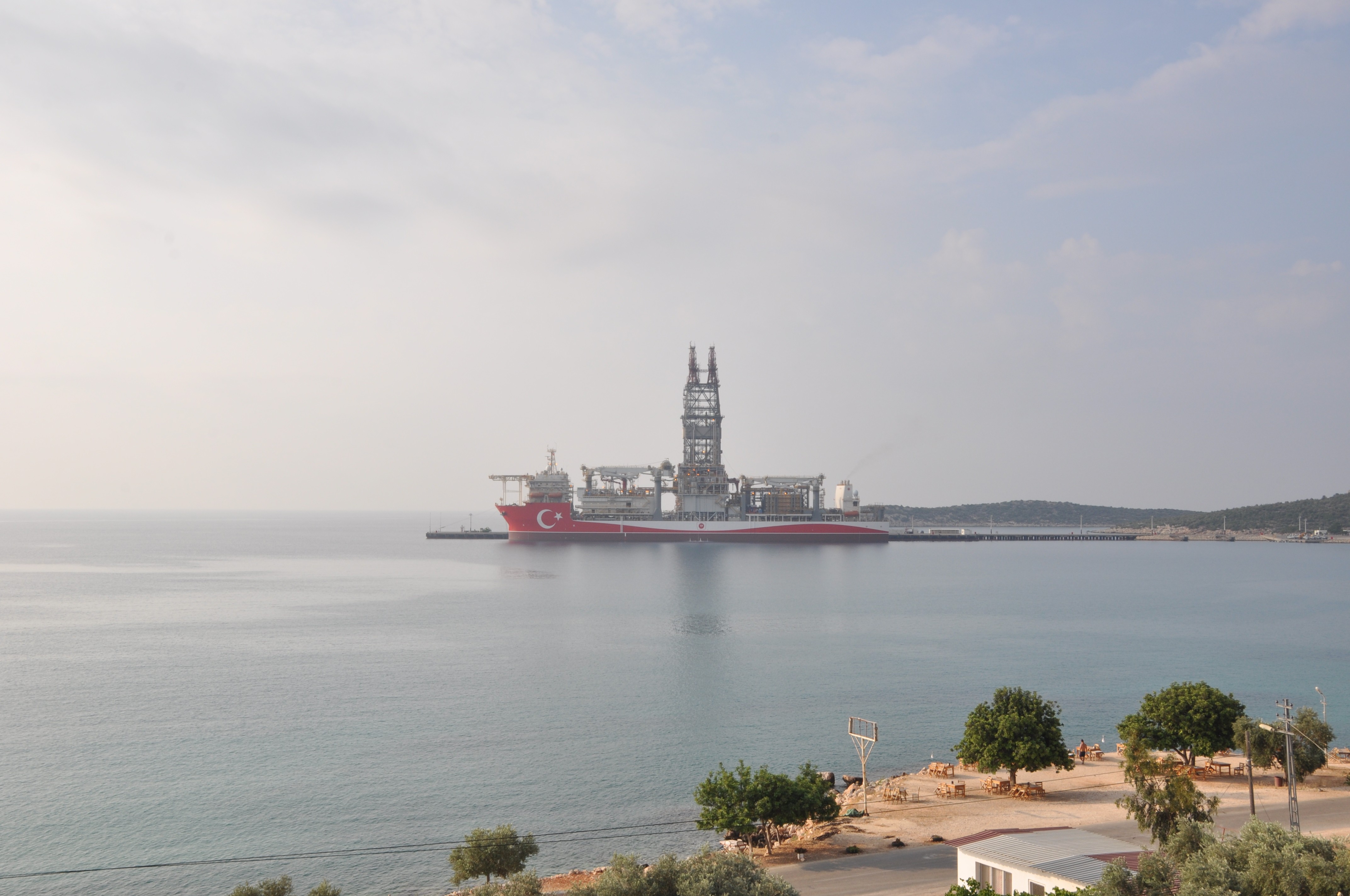 'Abdülhamid Han' kırmızı beyaza boyandı, Türk bayrağı işlendi