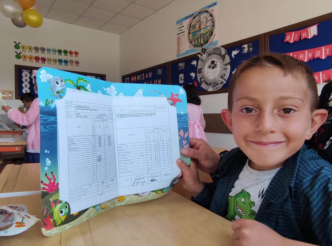 Öğrenciler karne heyecanı yaşadı