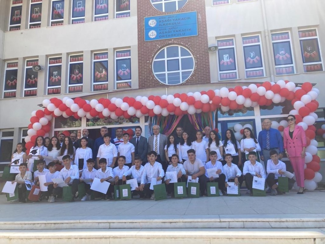 Öğrenciler karne heyecanı yaşadı