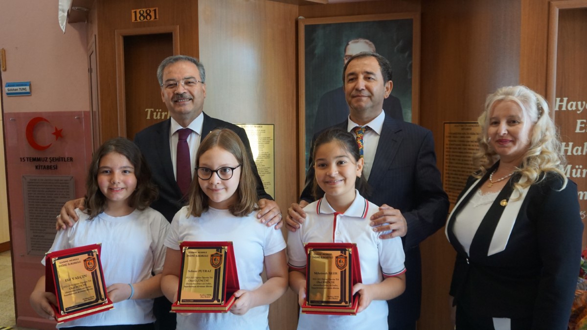 Öğrenciler karne heyecanı yaşadı