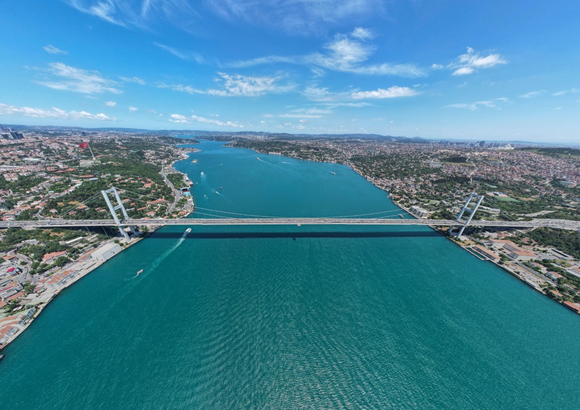 İstanbul Boğaz'ı turkuaza büründü: Eşsiz manzara havadan görüntülendi