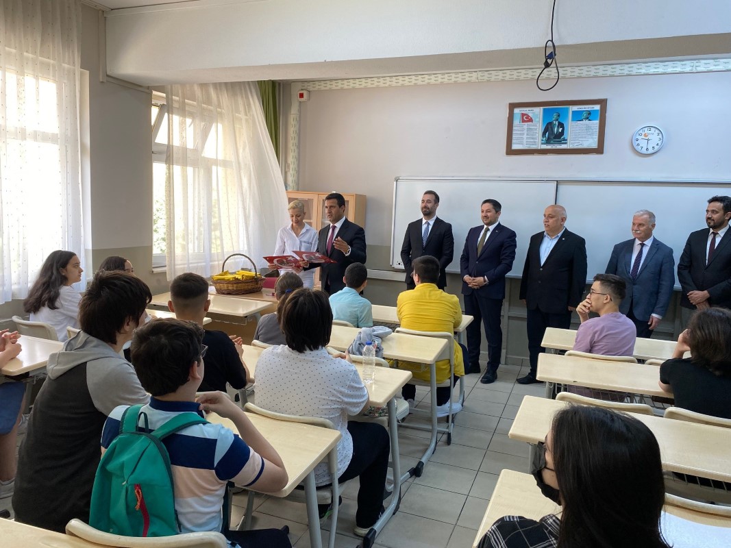 Öğrenciler karne heyecanı yaşadı