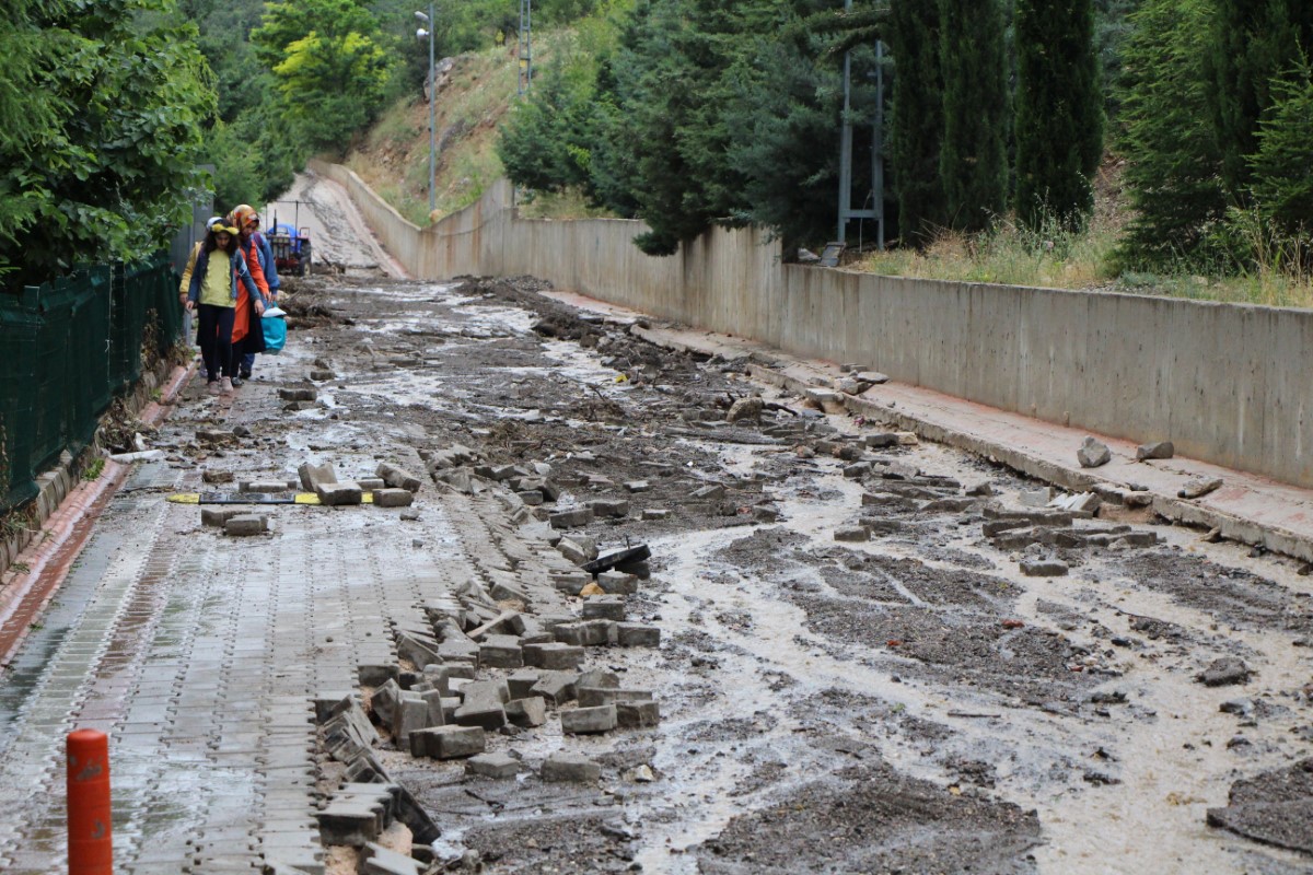 Amasya'da sel ve hortum