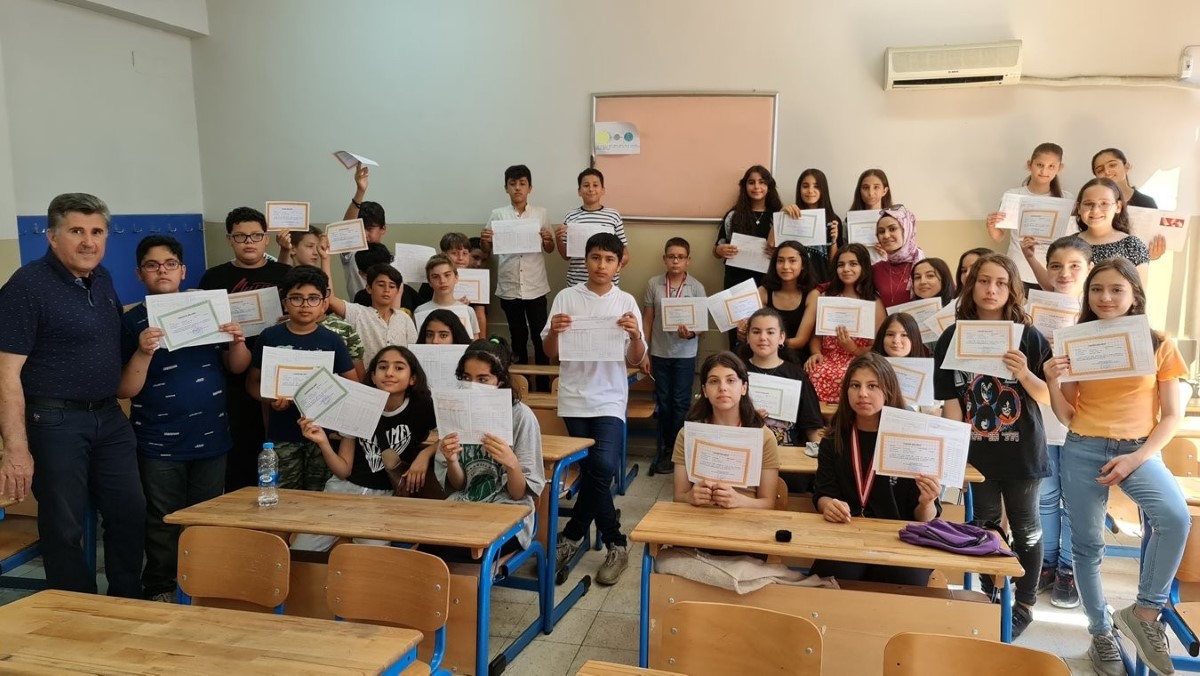 Öğrenciler karne heyecanı yaşadı