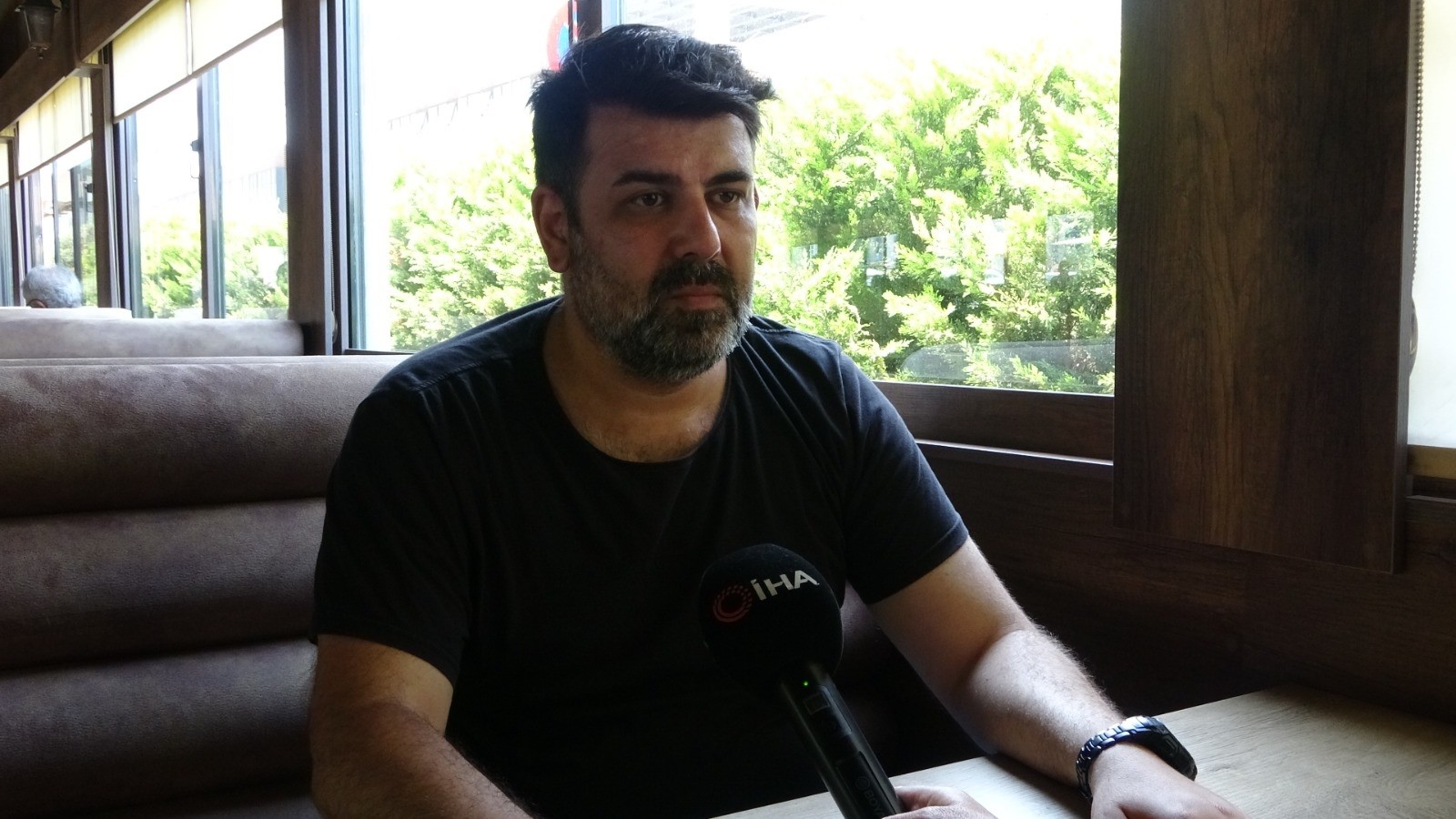 Büyükada’da kaçak inşaatı görüntülemek isteyen gazeteciye kazma kürek ile saldırdılar