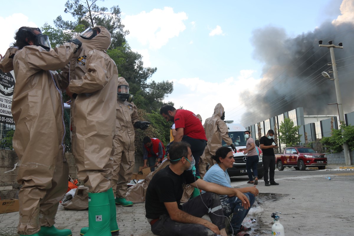 Diyarbakır’da kozmetik fabrikasında yangın