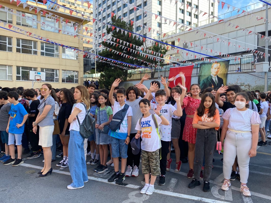 Öğrenciler karne heyecanı yaşadı