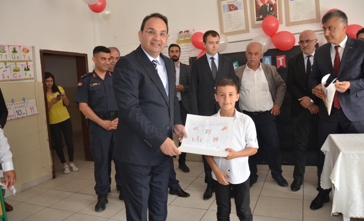 Öğrenciler karne heyecanı yaşadı