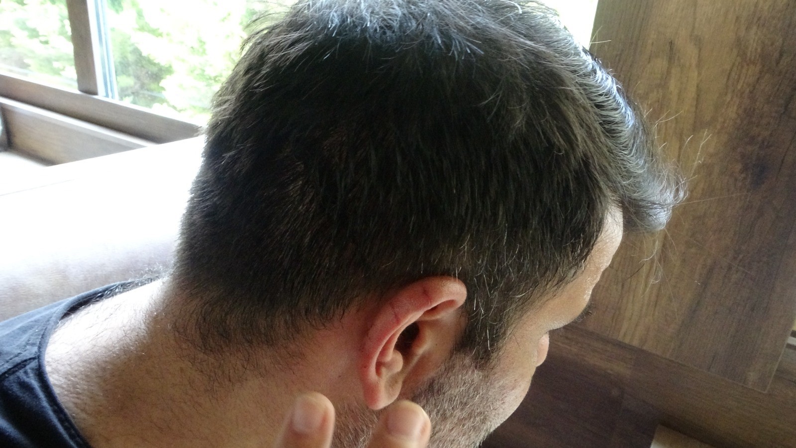 Büyükada’da kaçak inşaatı görüntülemek isteyen gazeteciye kazma kürek ile saldırdılar