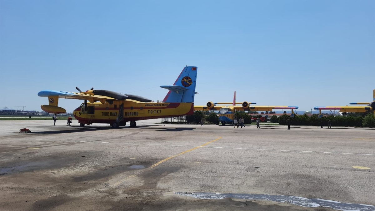 THK’ya ait 4 adet CL-215 Amfibik Yangın Uçağı yangınla mücadele için göreve hazır
