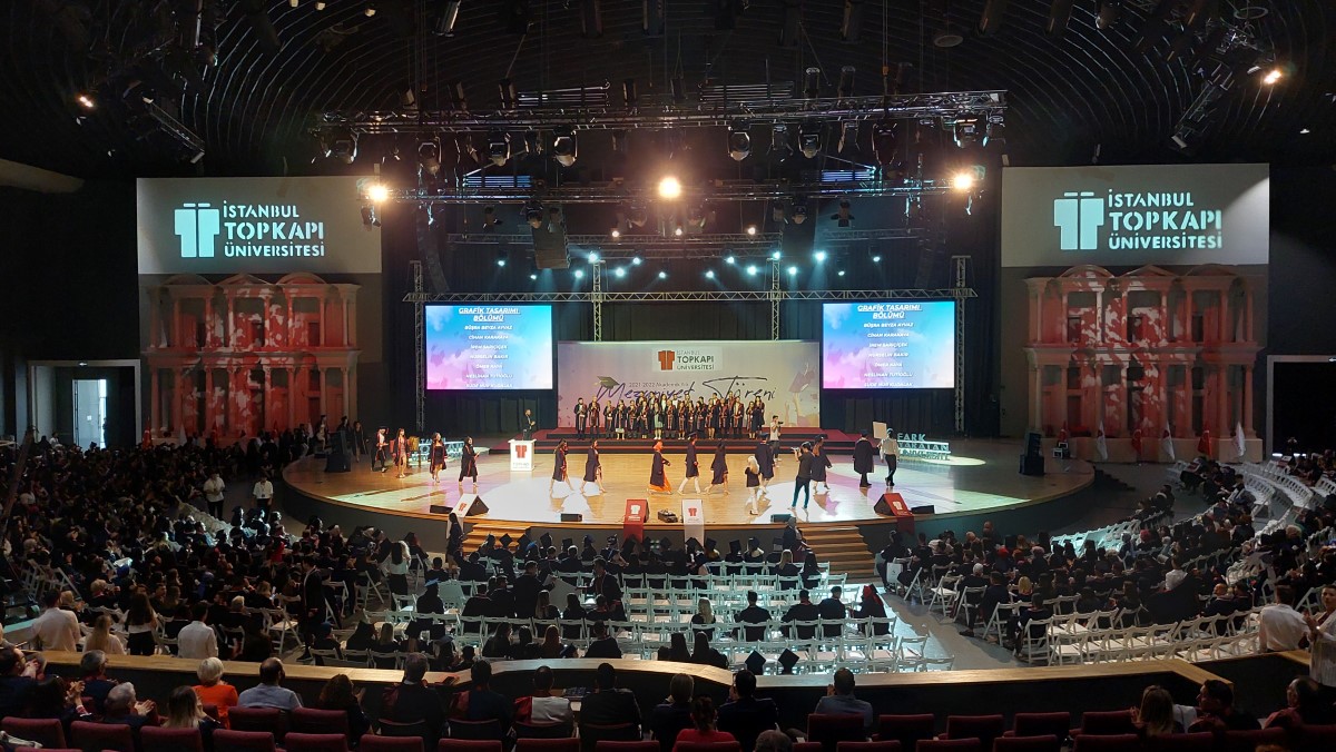 İstanbul Topkapı Üniversitesi mezun öğrencilerini uğurladı