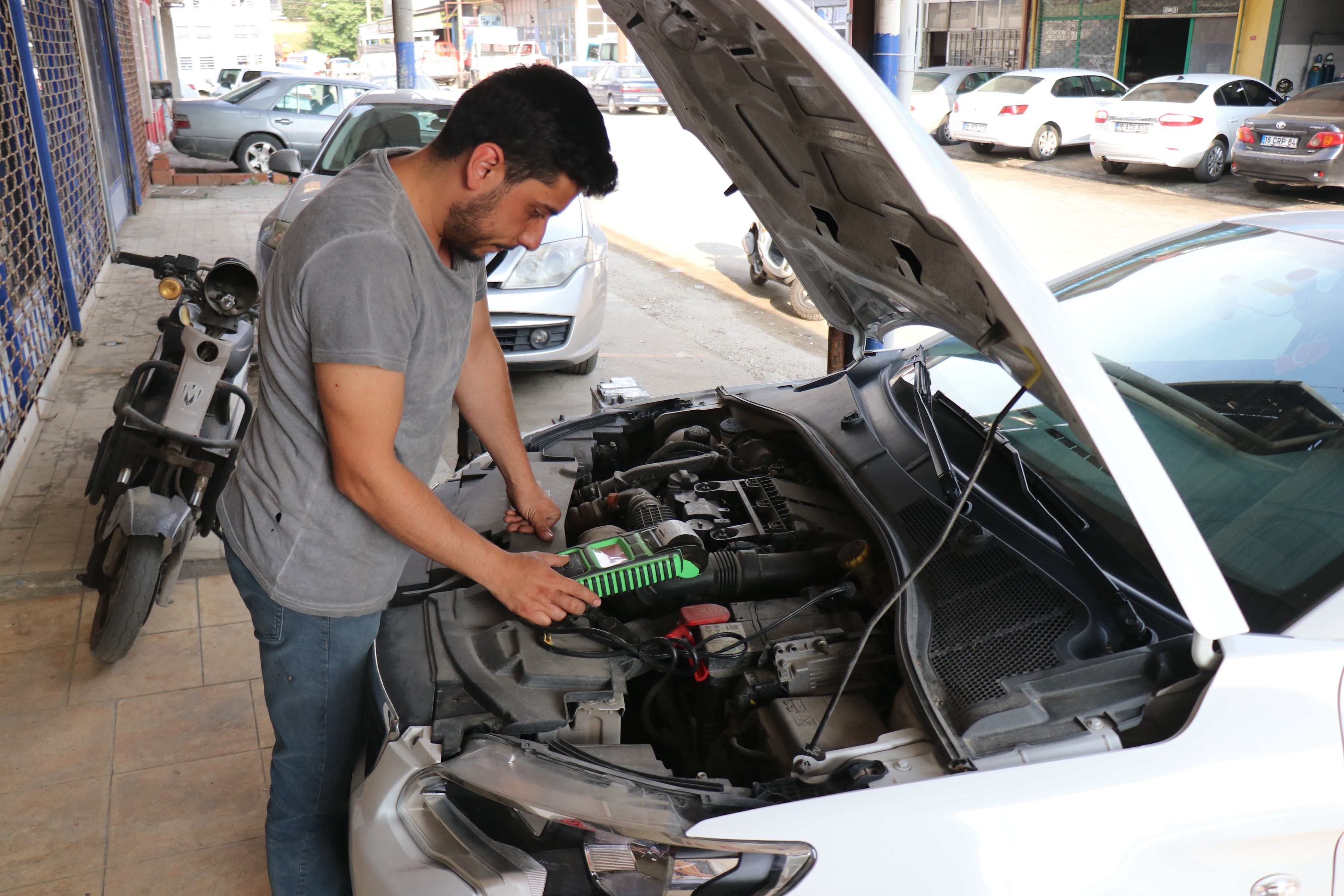 Düğünde damada altın yerine bakın ne taktılar