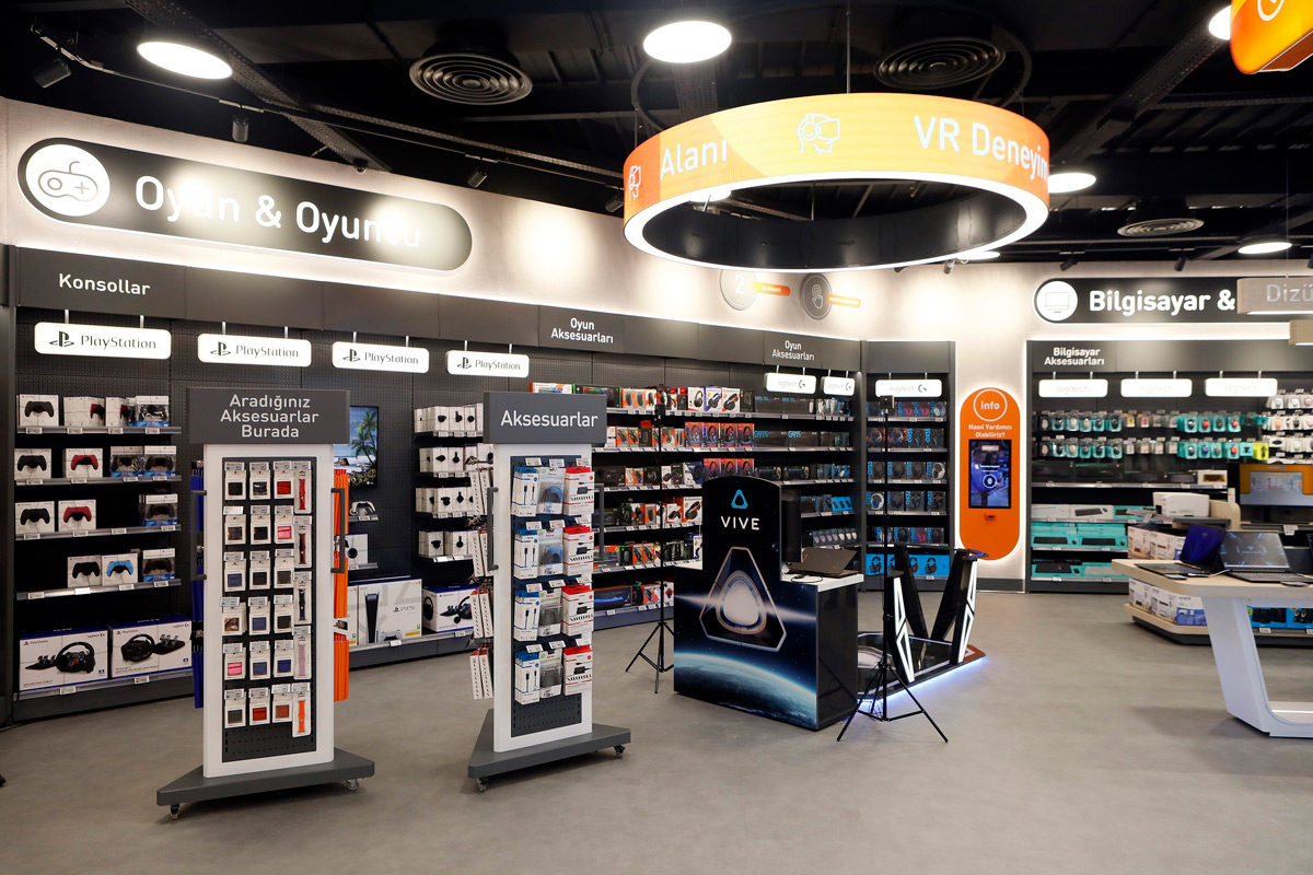 Teknosa'da dijital dönüşüm mağazalarla sürüyor