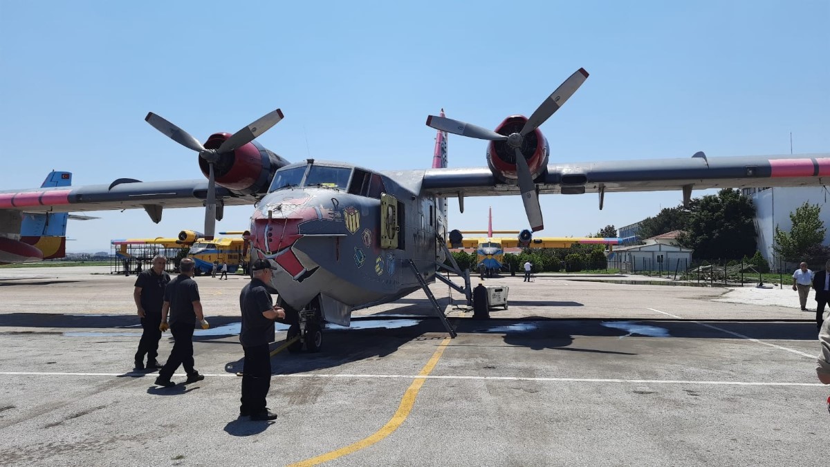 THK’ya ait 4 adet CL-215 Amfibik Yangın Uçağı yangınla mücadele için göreve hazır
