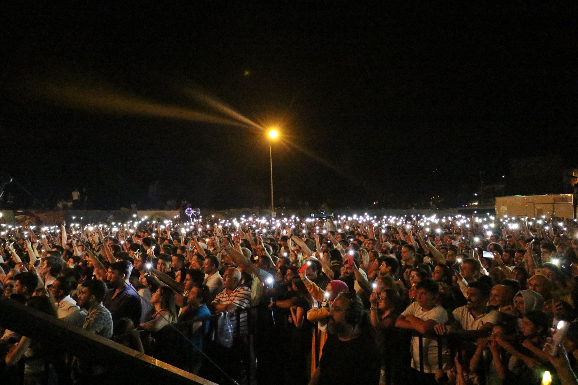 Kaş’ta Hadise rüzgarı esti