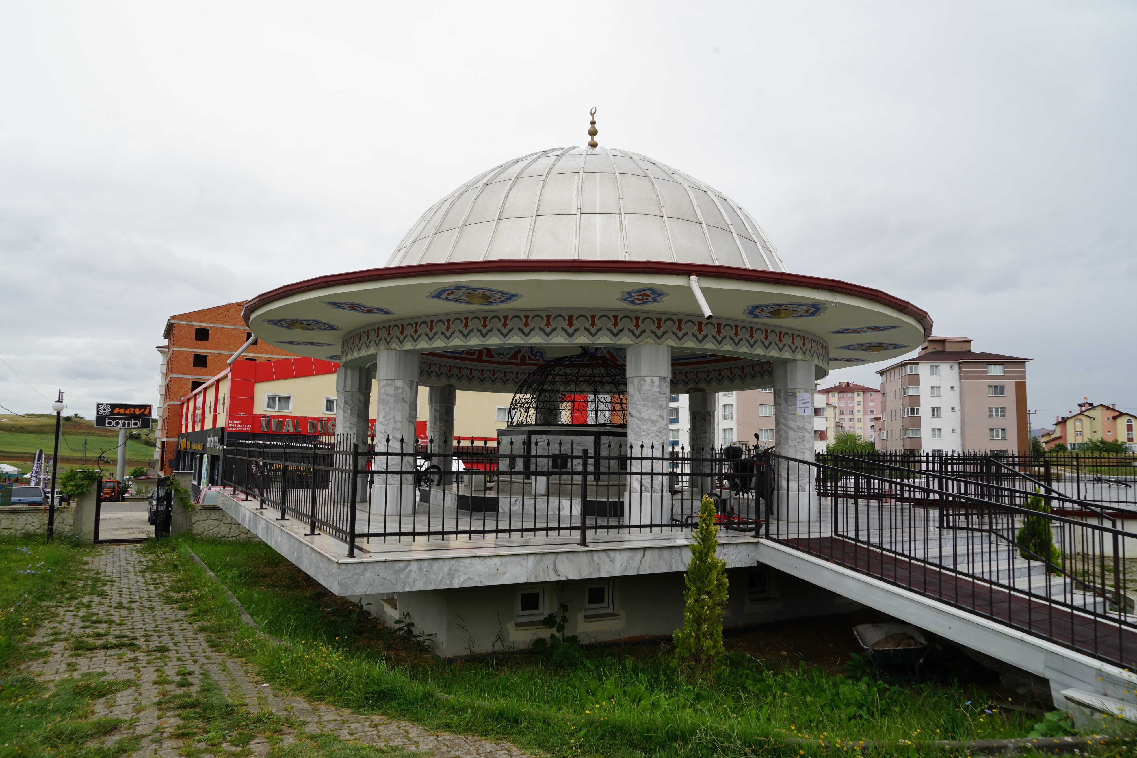 Cami cemaati şadırvanın musluklarının çalındığını görünce şaşkına döndü