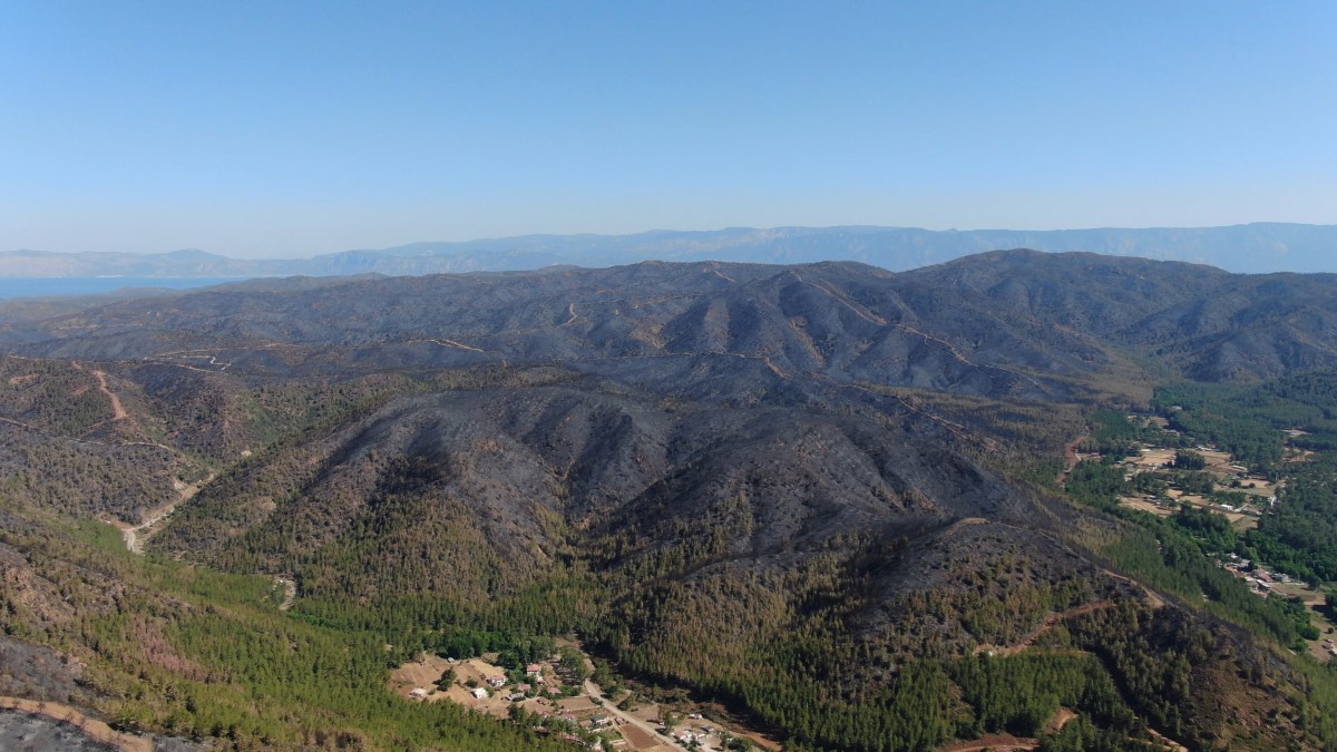 Marmaris’te yanan yerler havadan görüntülendi