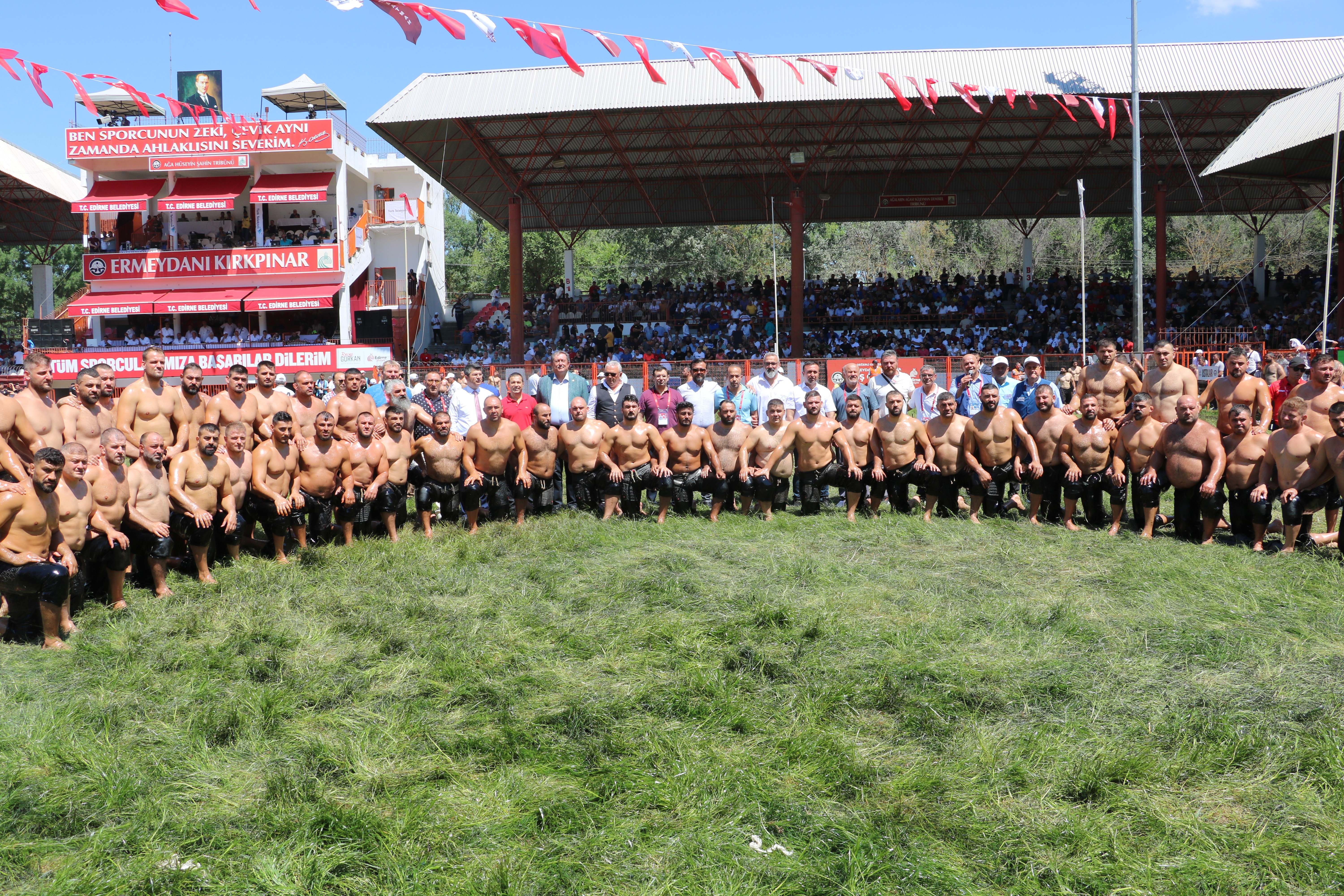 54 başpehlivan Er Meydanı'nda kol bağladı