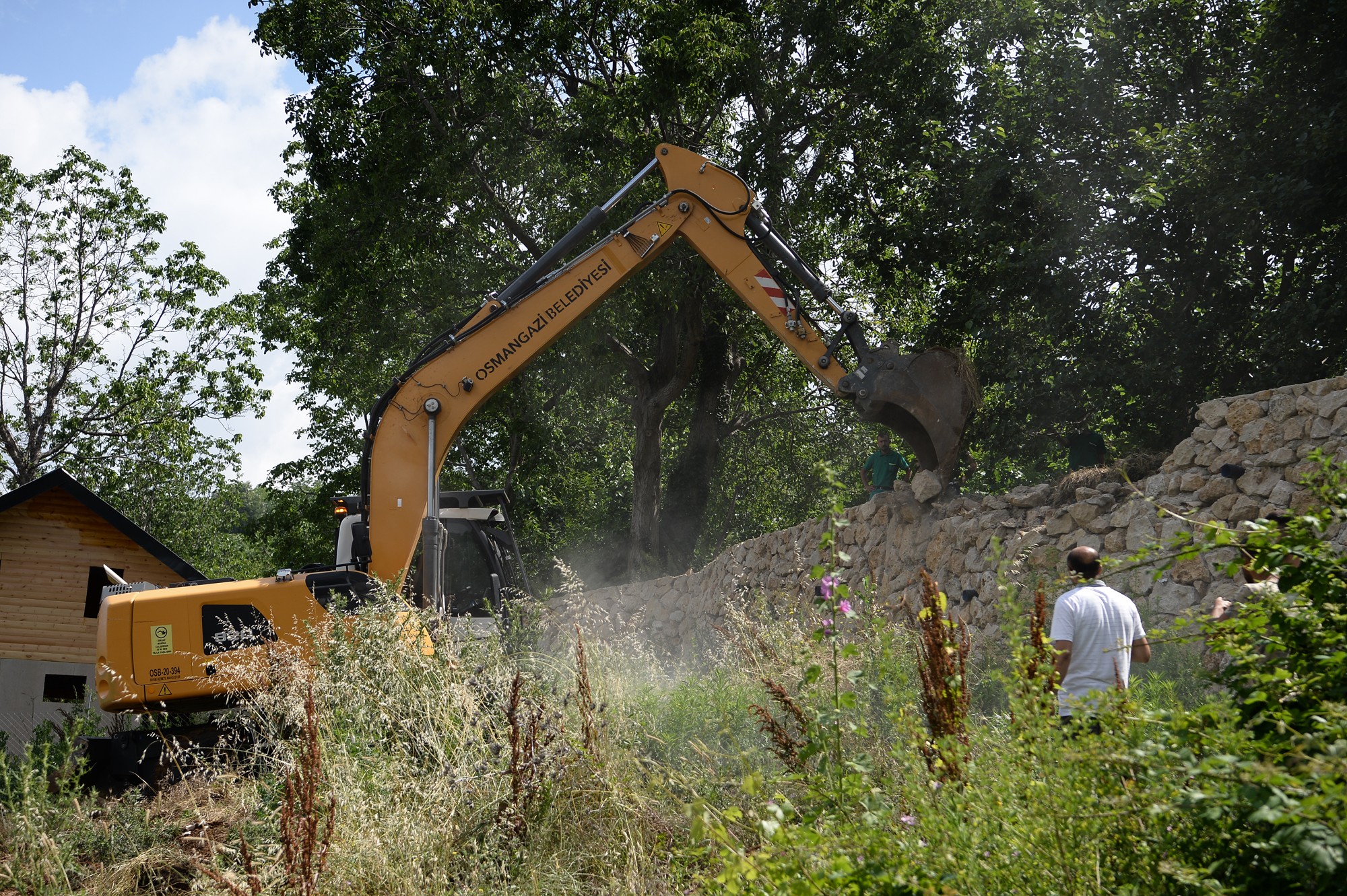 Uludağ eteklerinde kaçak yapı operasyonu
