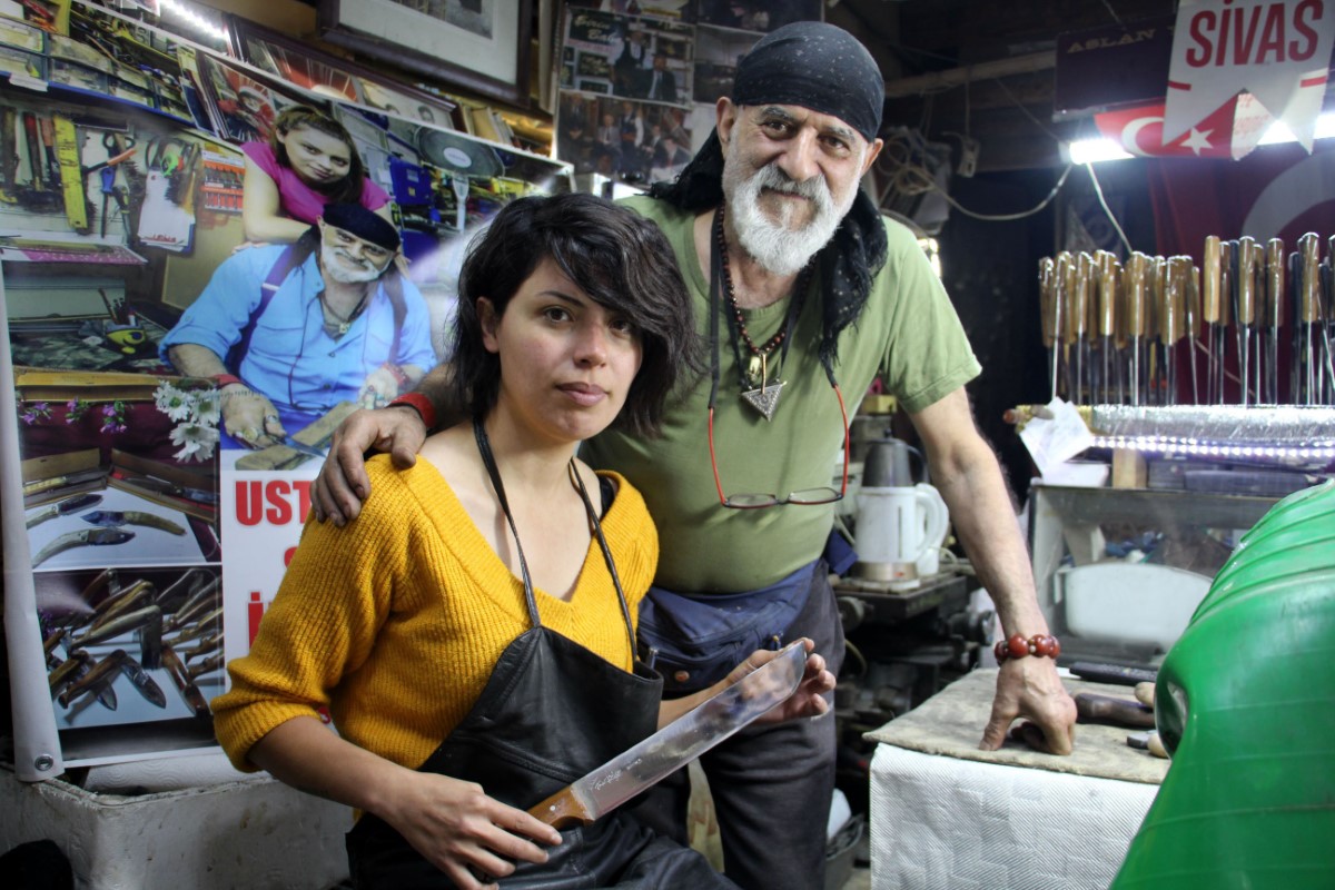 Bıçak biletmek için girdiği iş yerinde önce çırak sonra usta oldu