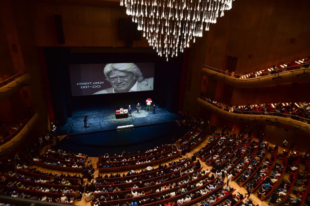 Usta sanatçı Cüneyt Arkın'a son veda!