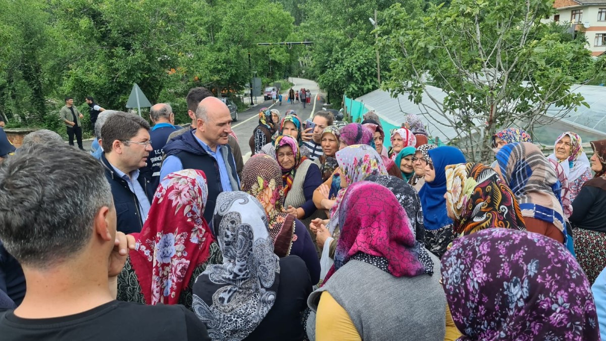 Bakan Soylu, afet bölgesini havadan inceledi