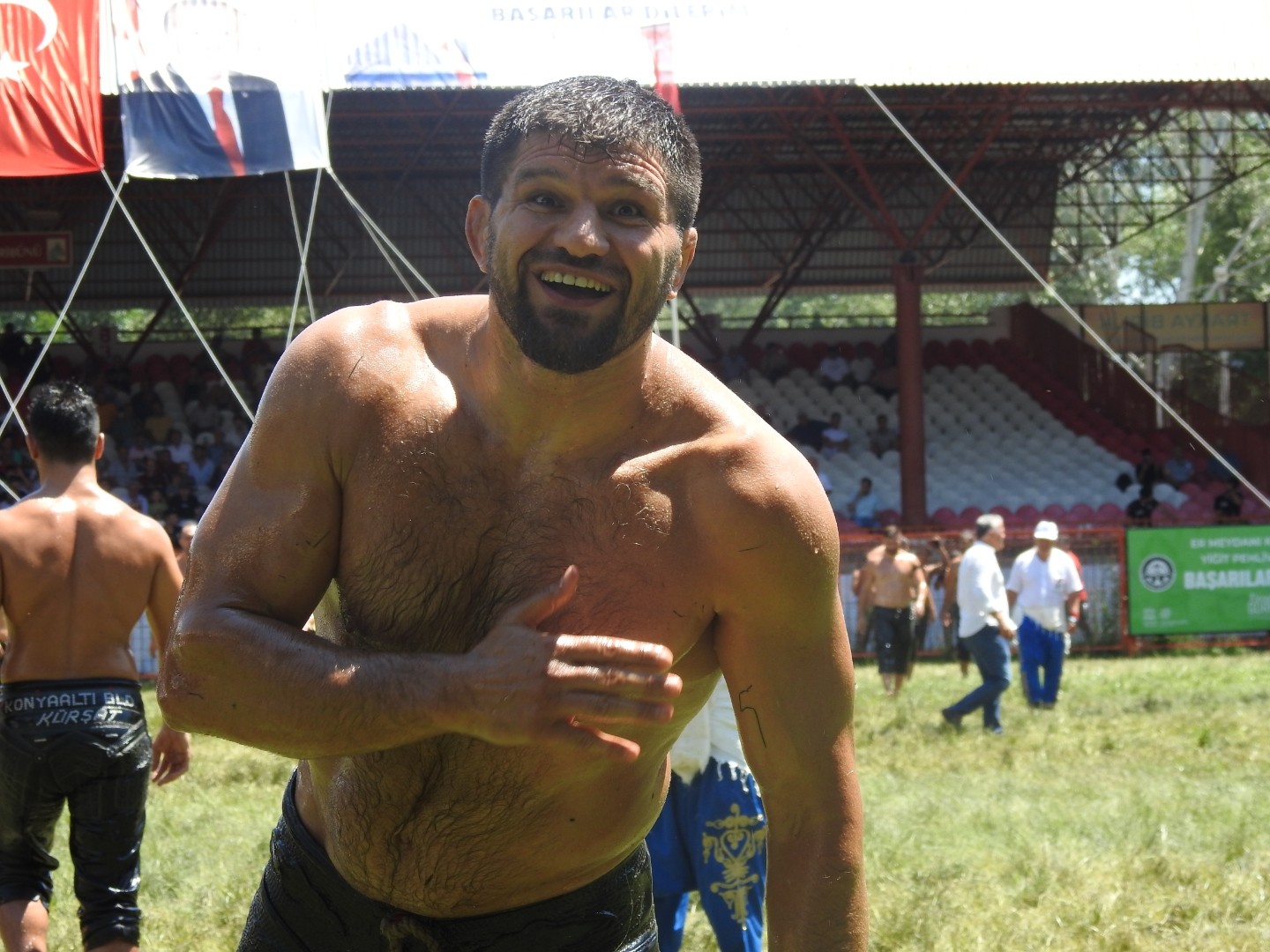 54 başpehlivan Er Meydanı'nda kol bağladı