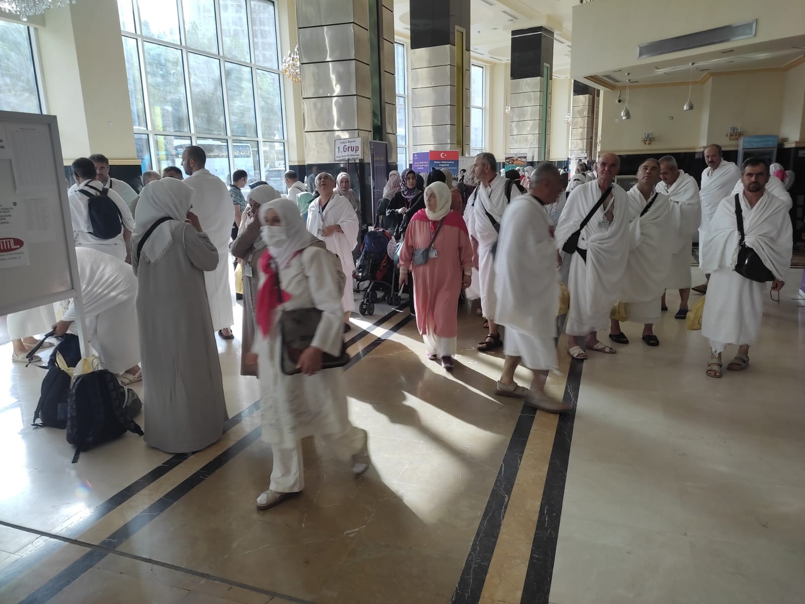 Hacı adayları Arafat'a çıkıyor