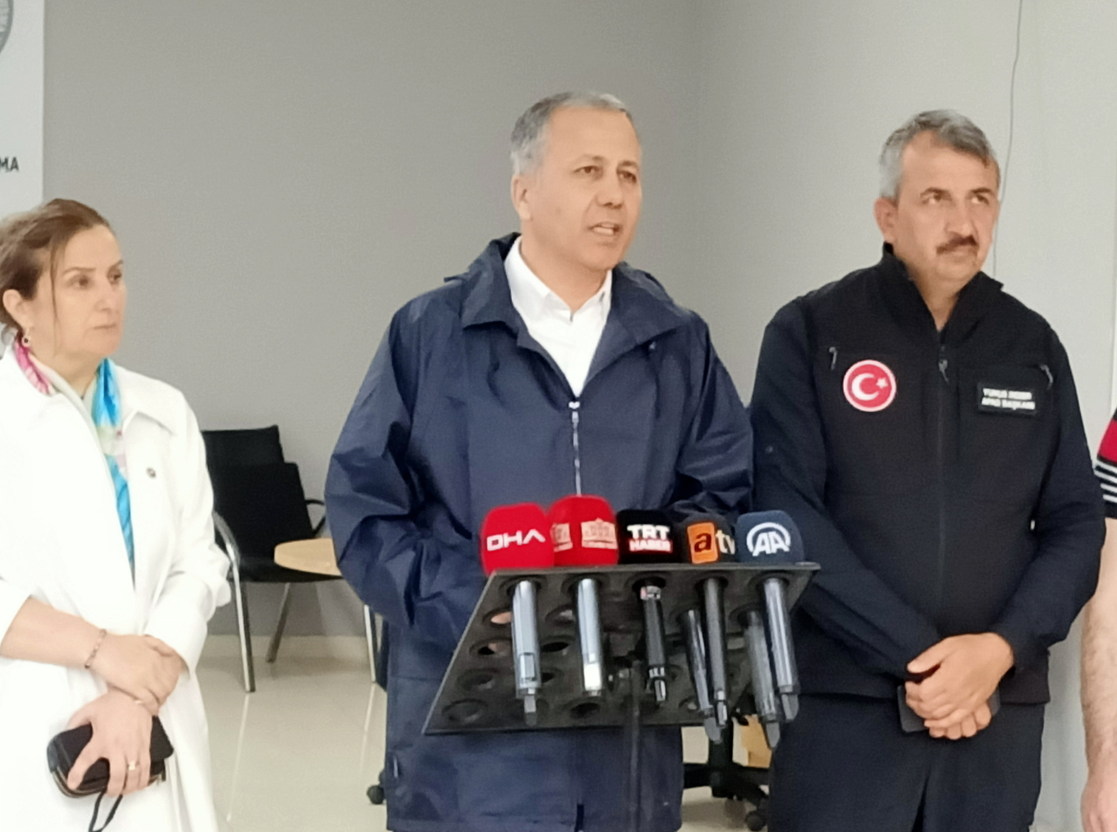 İstanbul Valisi Yerlikaya: 'Şiddetli yağış uyarısı akşam 22.00’a kadar devam ediyor'