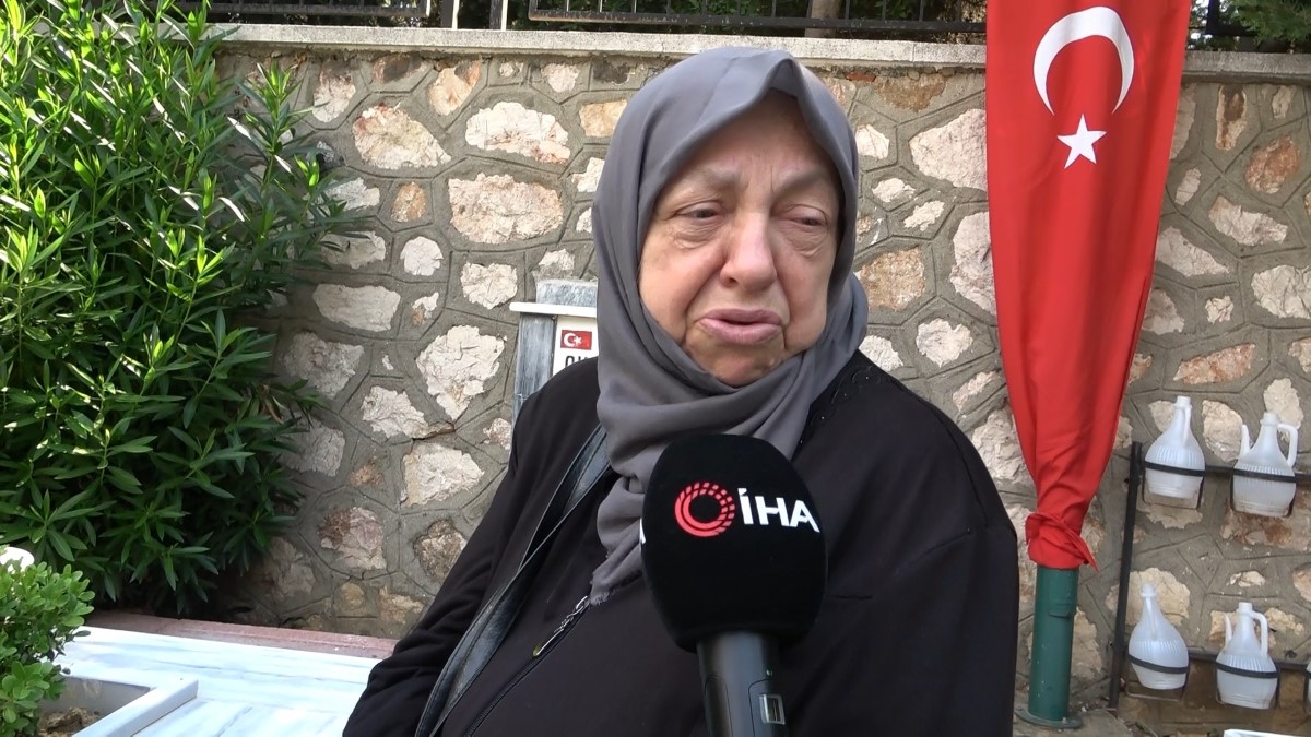 Şehitlikte hüzünlü bayram