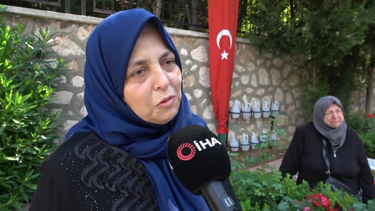 Şehitlikte hüzünlü bayram