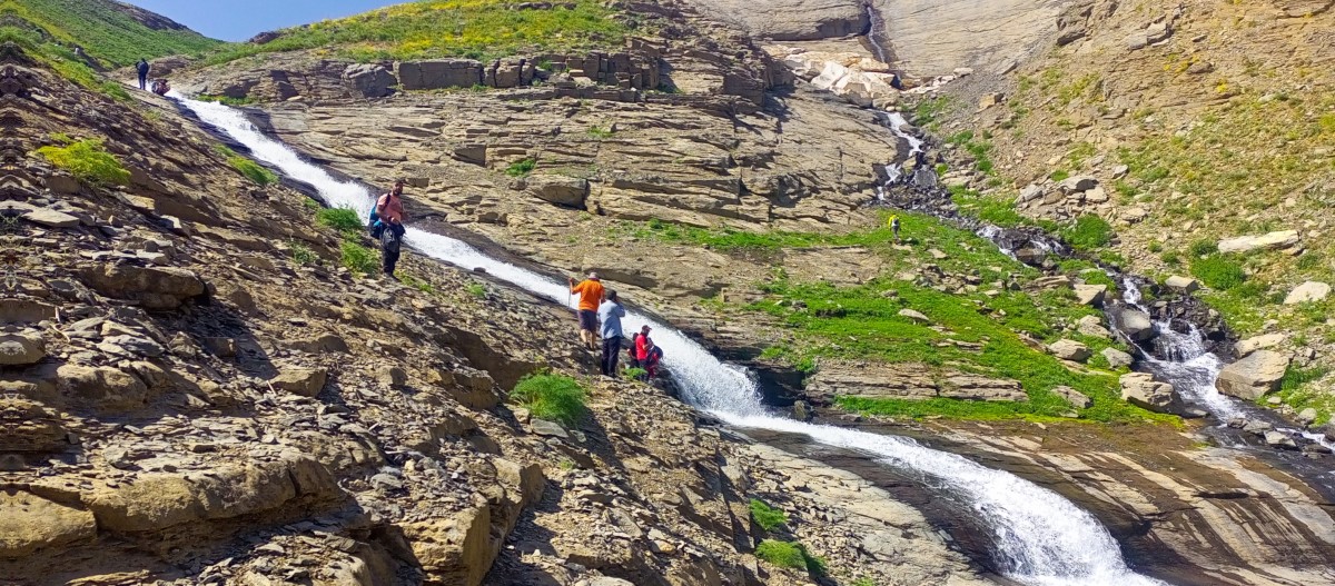 Yüksekova’nın saklı cenneti: Orşe Şelalesi