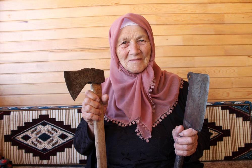 15 Temmuz gecesi yanına balta, satır alarak köyünden meydana inen 86 yaşındaki kadın o anları anlattı