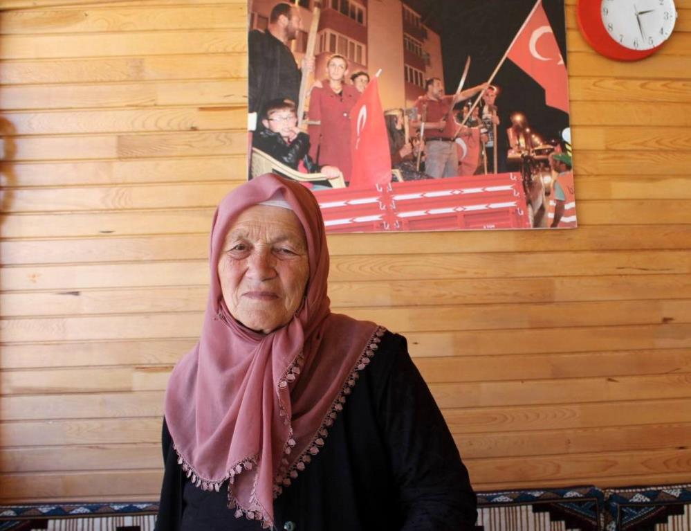 15 Temmuz gecesi yanına balta, satır alarak köyünden meydana inen 86 yaşındaki kadın o anları anlattı
