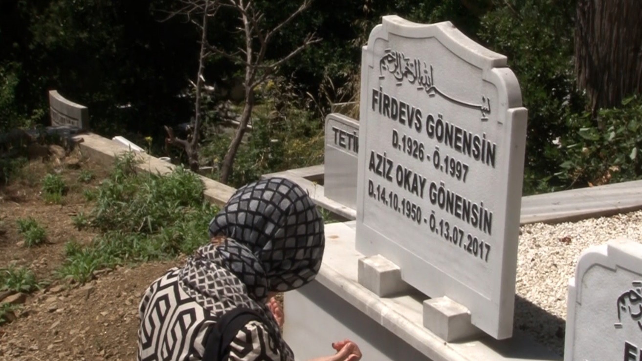 Usta gazeteci Okay Gönensin vefatının beşinci yılında mezarı başında anıldı