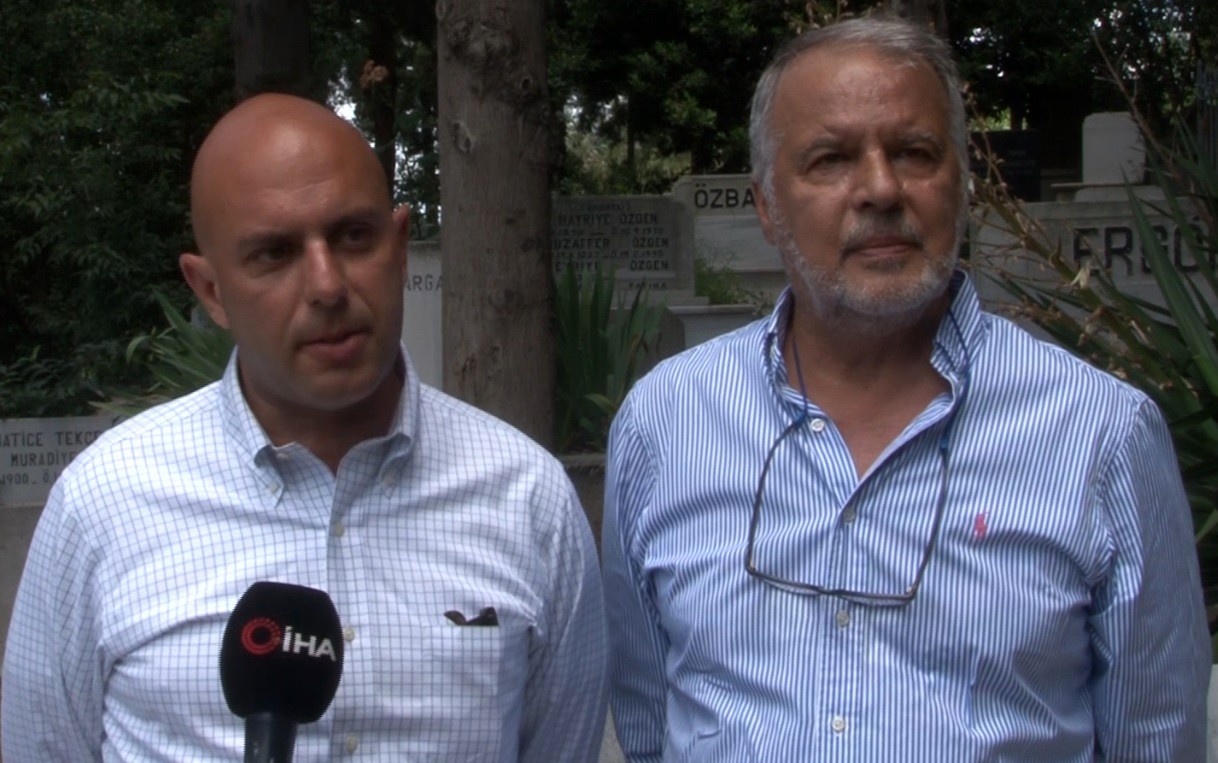 Usta gazeteci Okay Gönensin vefatının beşinci yılında mezarı başında anıldı