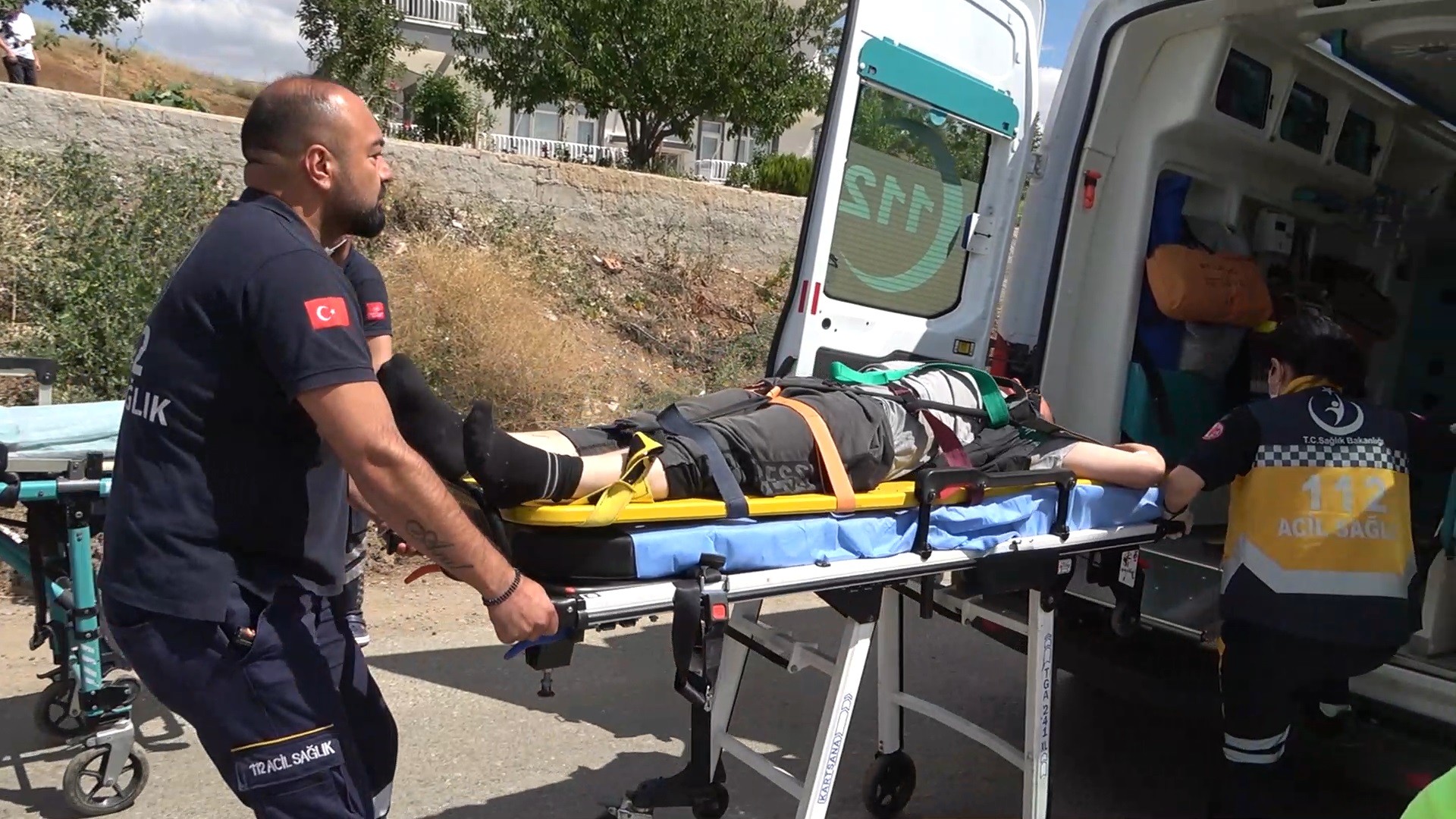 Feci kaza, iki otomobil kafa kafaya çarpıştı: 10 yaralı