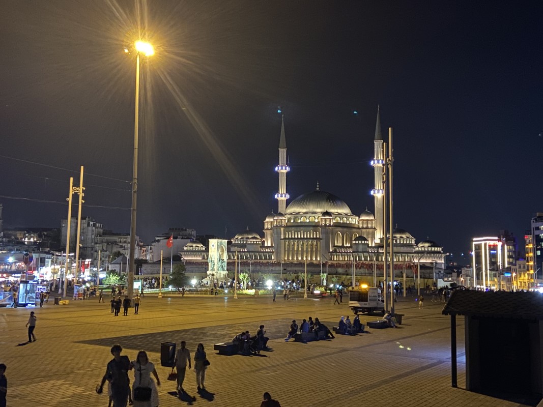 15 Temmuz yıl dönümünde Eyüpsultan Cami ve Çamlıca Camii’nden sela sesleri yükseldi