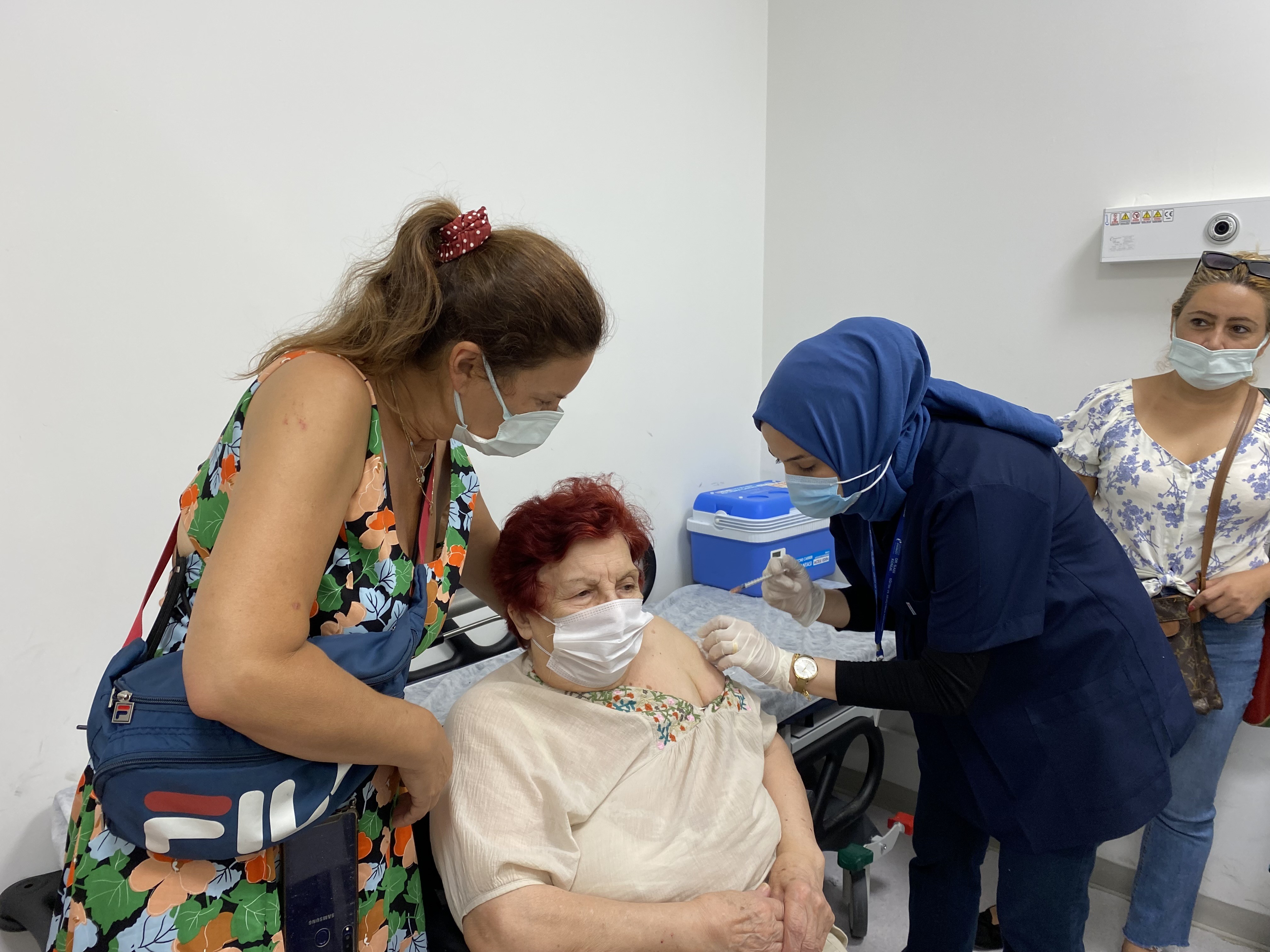 Başhekim Adaş'tan hatırlatma dozu açıklaması: 'Yoğunluk var, poliklinik sayımızı arttırdık'