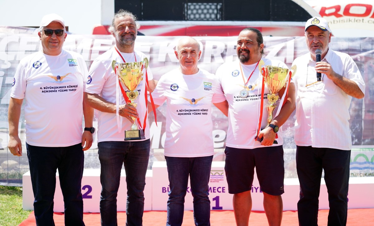 4. Büyükçekmece Körfezi Açık Deniz Yüzme Yarışı yoğun ilgi gördü