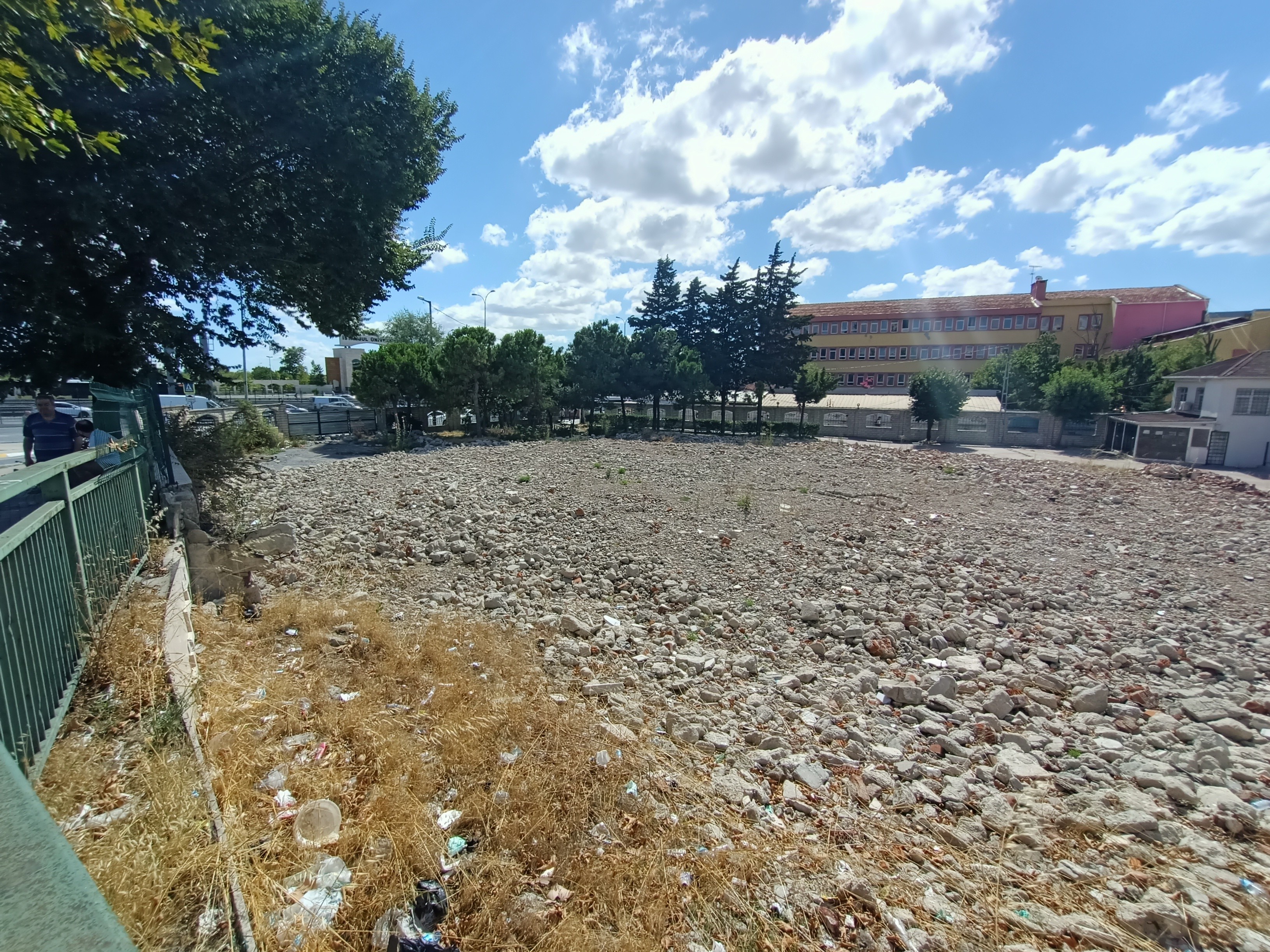 Avcılar’da bir günde yıktırılan cami 34 aydır yapılmayı bekliyor