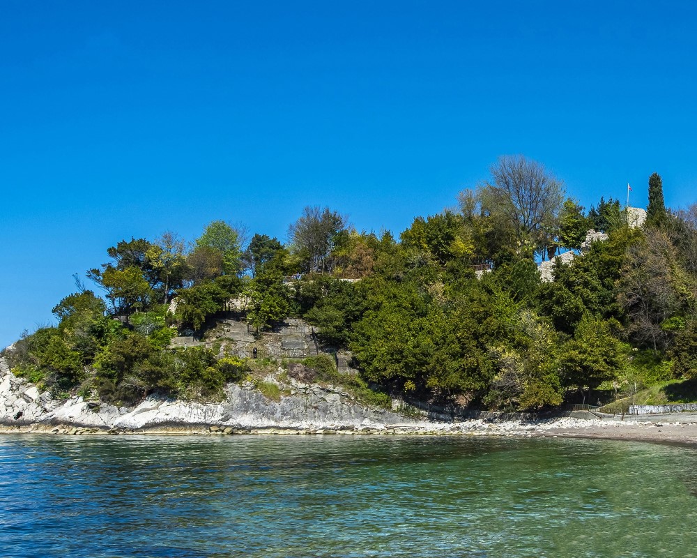 Asırları geride bırakan Ceneviz Kalesi'ne ziyaretçi akını