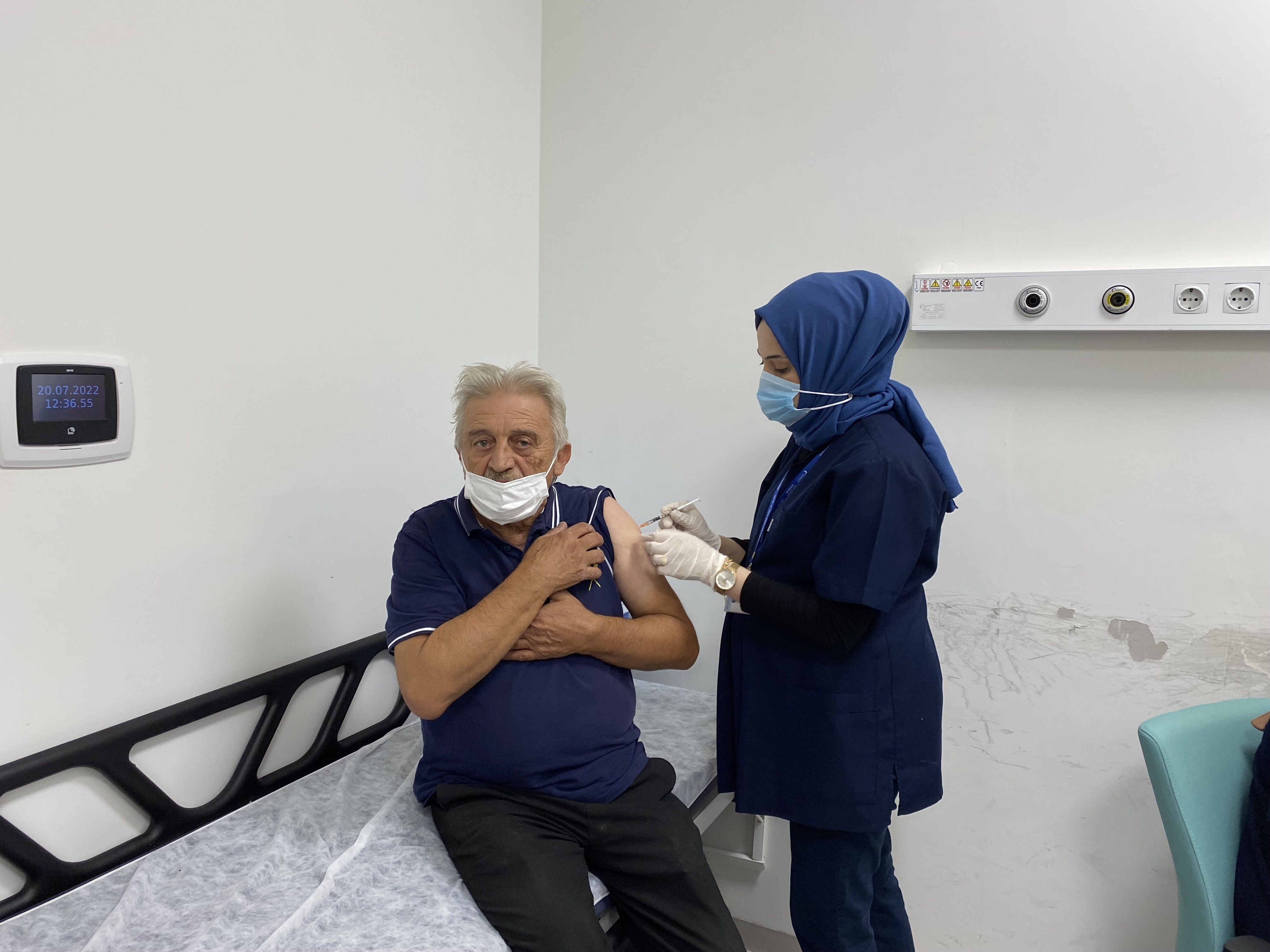 Başhekim Adaş'tan hatırlatma dozu açıklaması: 'Yoğunluk var, poliklinik sayımızı arttırdık'