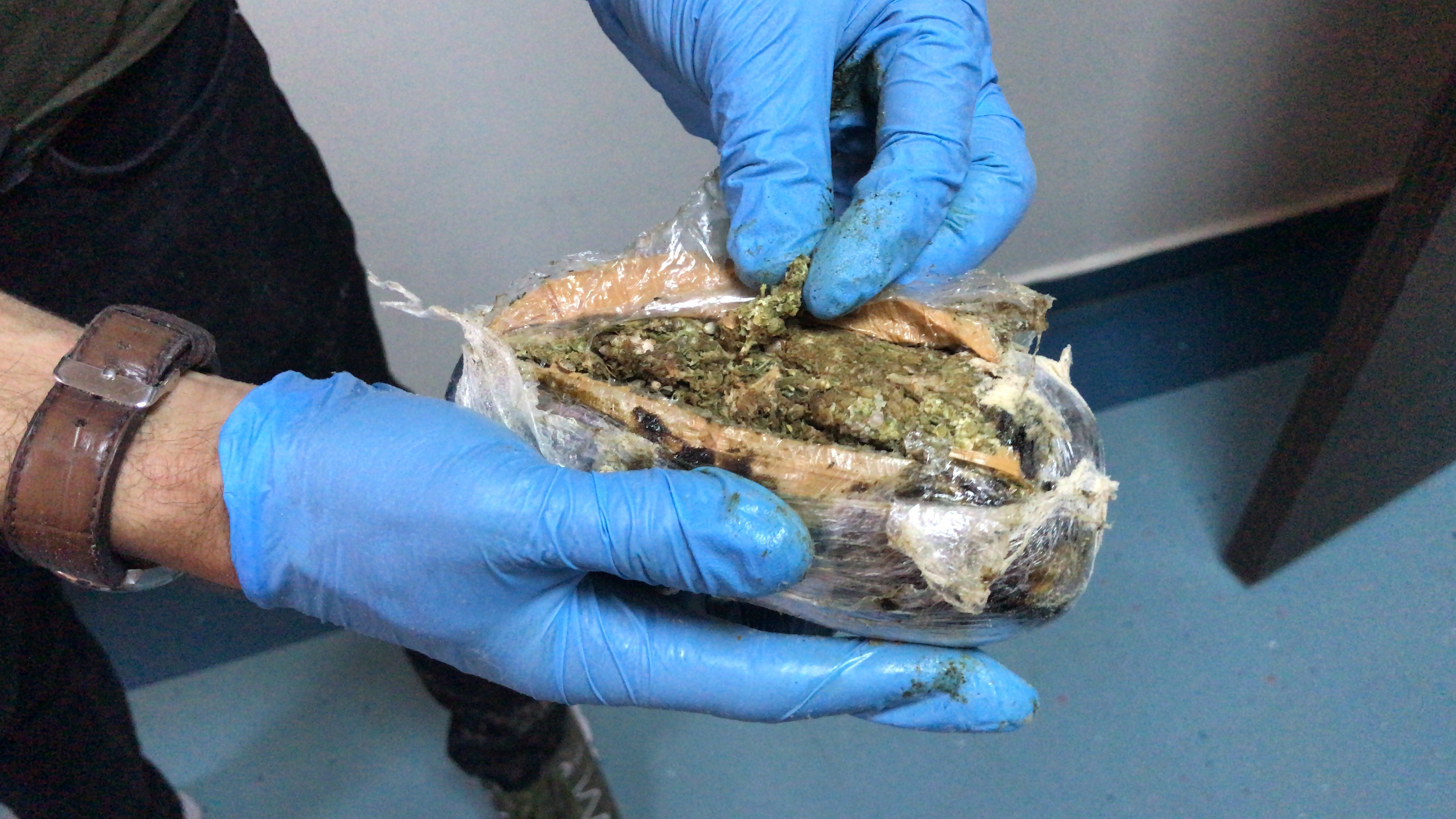 Zayıflama kürü içinde 23 kilo esrar ele geçirildi