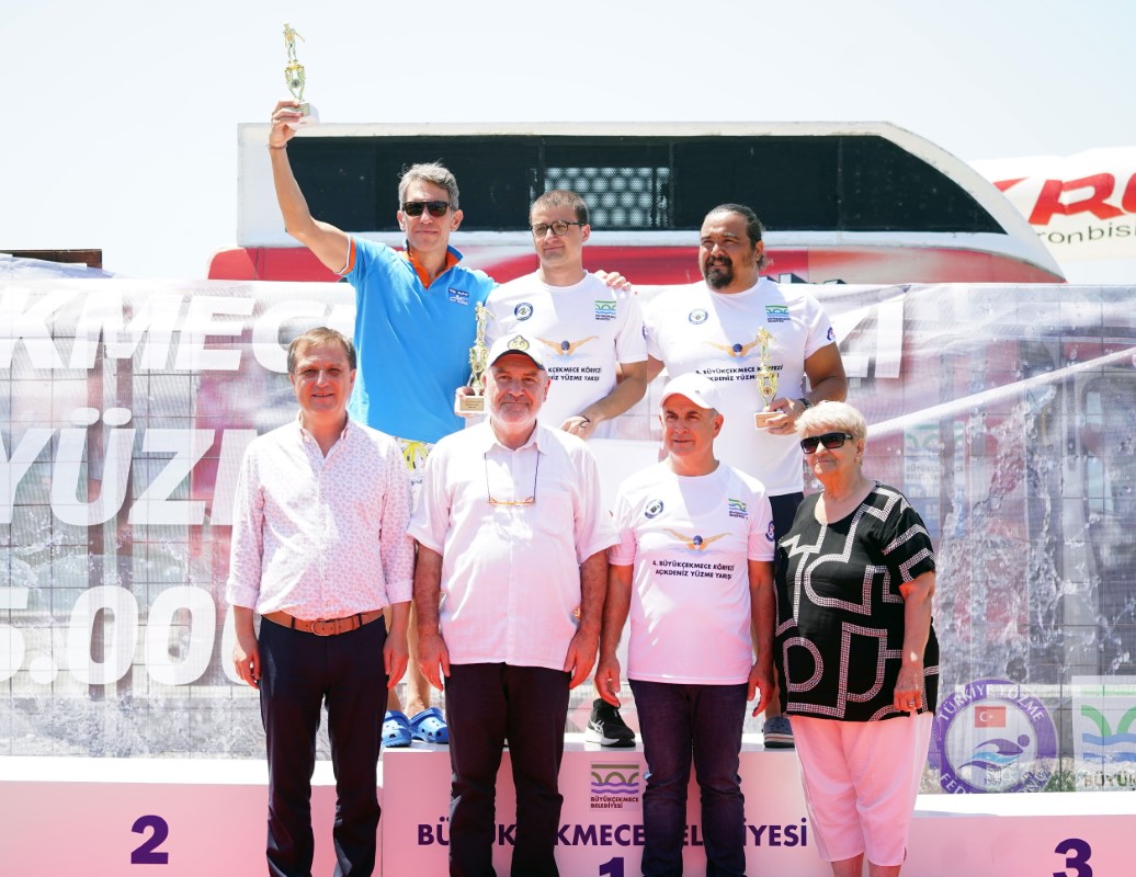 4. Büyükçekmece Körfezi Açık Deniz Yüzme Yarışı yoğun ilgi gördü