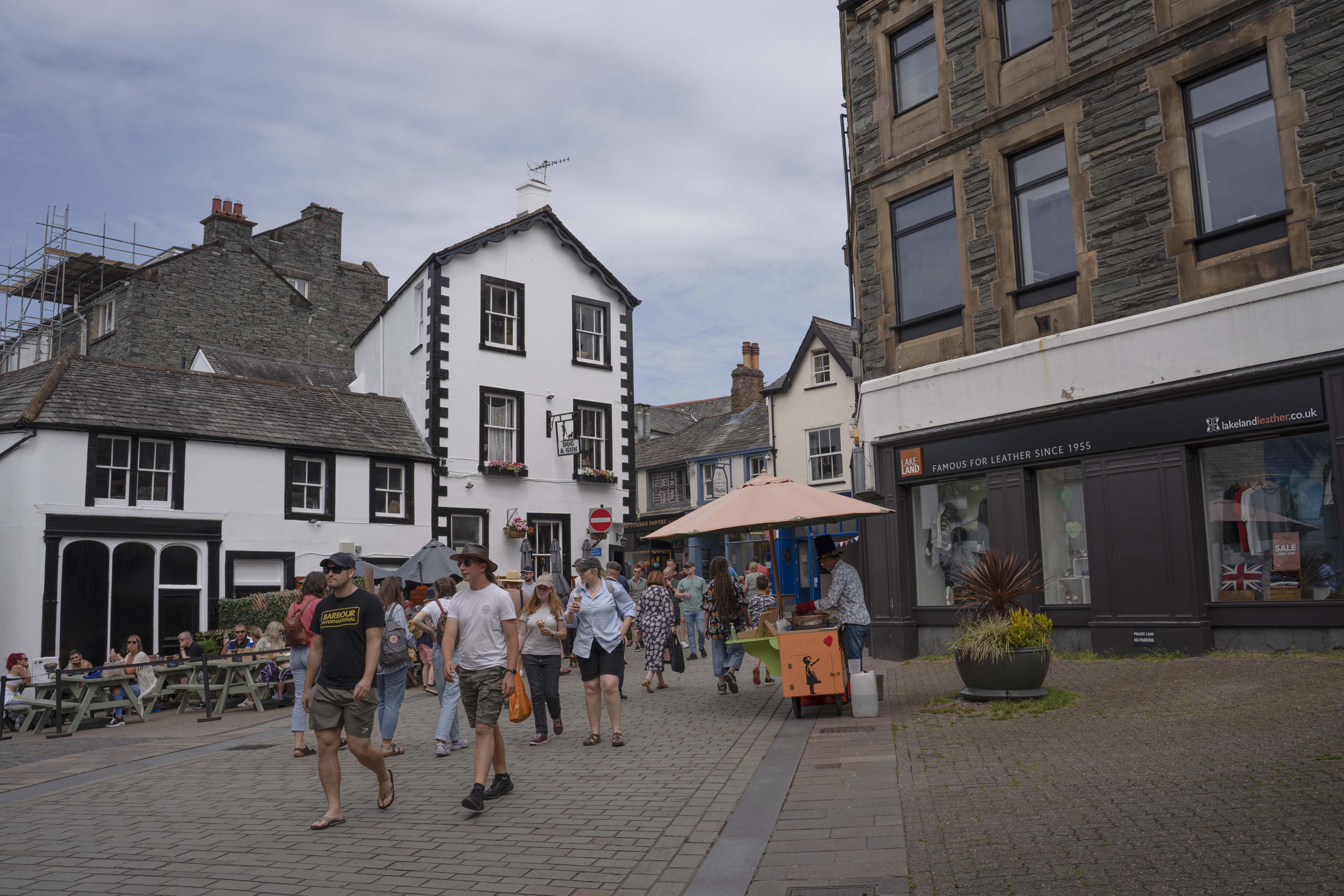 İngiltere'de aşırı sıcaklardan bunalanların adresi: Lake District Milli Parkı