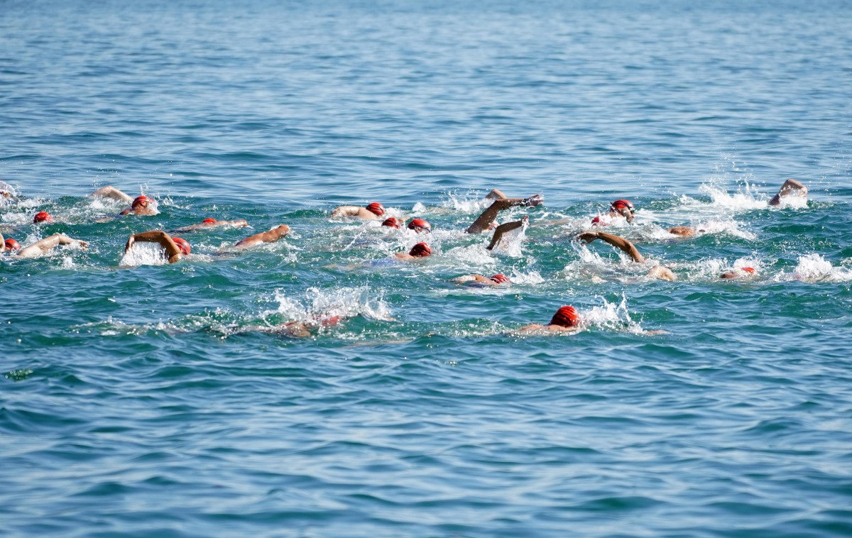 4. Büyükçekmece Körfezi Açık Deniz Yüzme Yarışı yoğun ilgi gördü